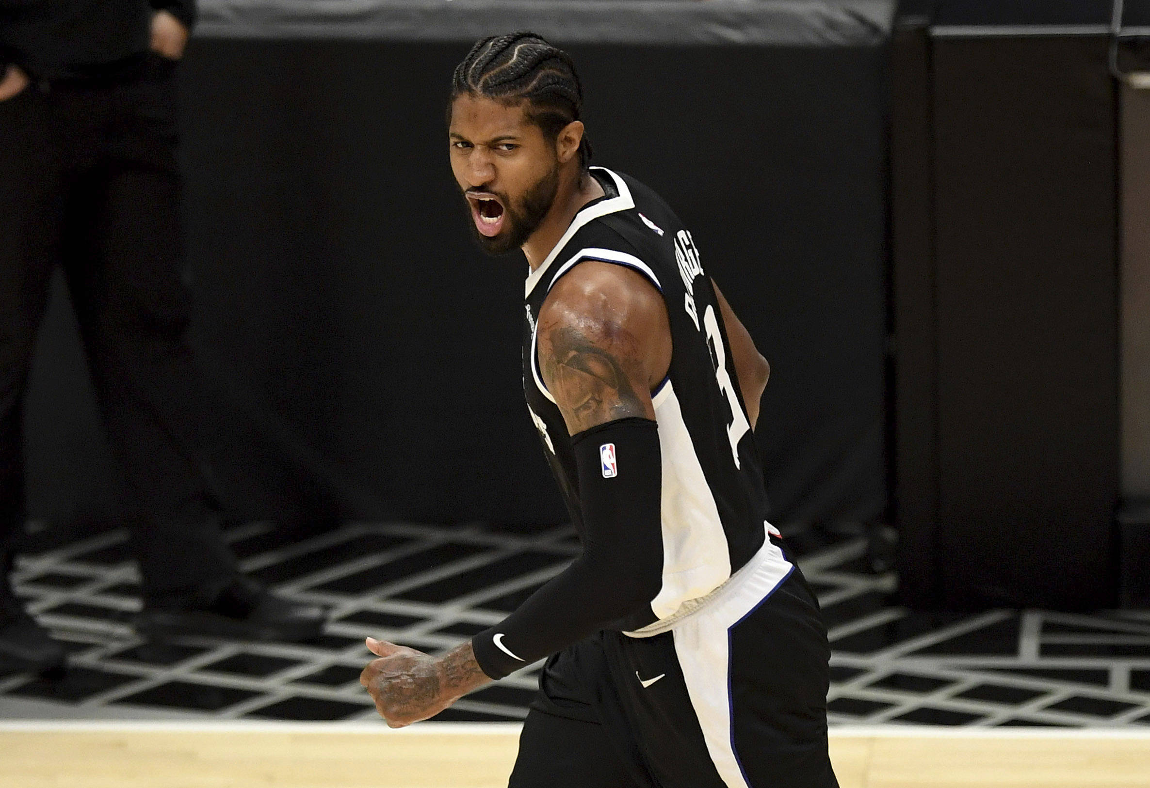 大谷翔平达成史上首次“符合规定投球局数与符合规定打席数”的双重纪录