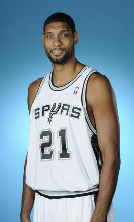 中国女足客战英格兰女足：邵子钦、王妍雯首发，王爱芳出战