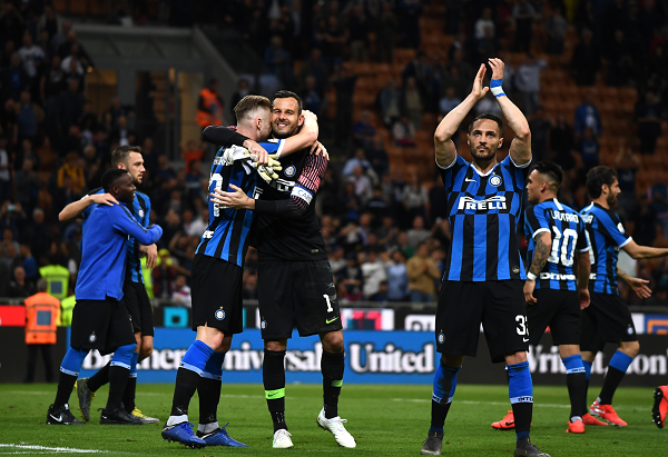 突发新闻：爱德华多·卡马文加预计将首发担任中场。