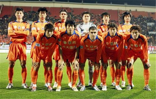 得分手拿把攥！英格拉姆无视防守翻身后仰中投稳稳命中