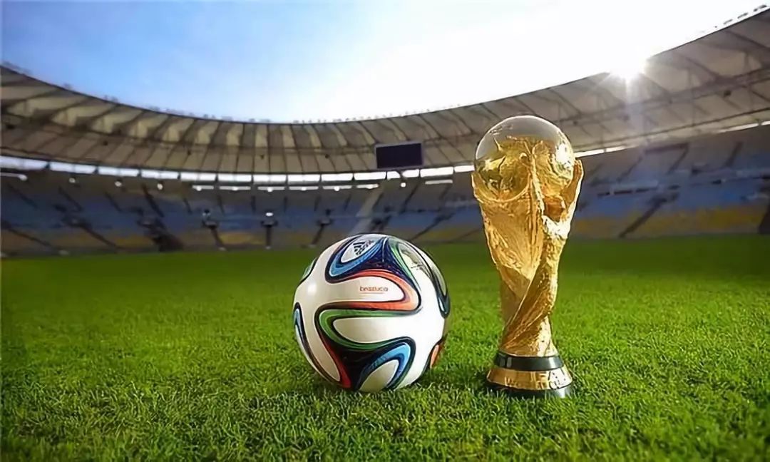 [德甲]吉滕斯闪开防守 右脚兜射扩大比分