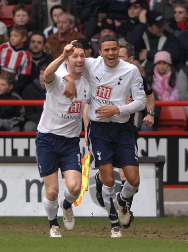 威少凶狠犯规罗林斯还辱骂对方，对着雄鹿板凳席嘲讽：他啥也不会