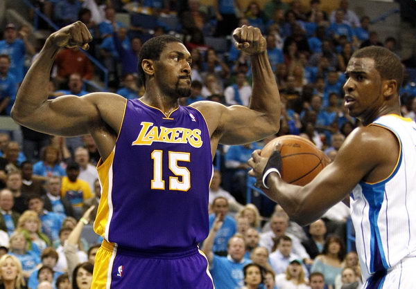 北雪平球迷向场内投掷烟花，瑞典超甲升级附加赛被迫中断