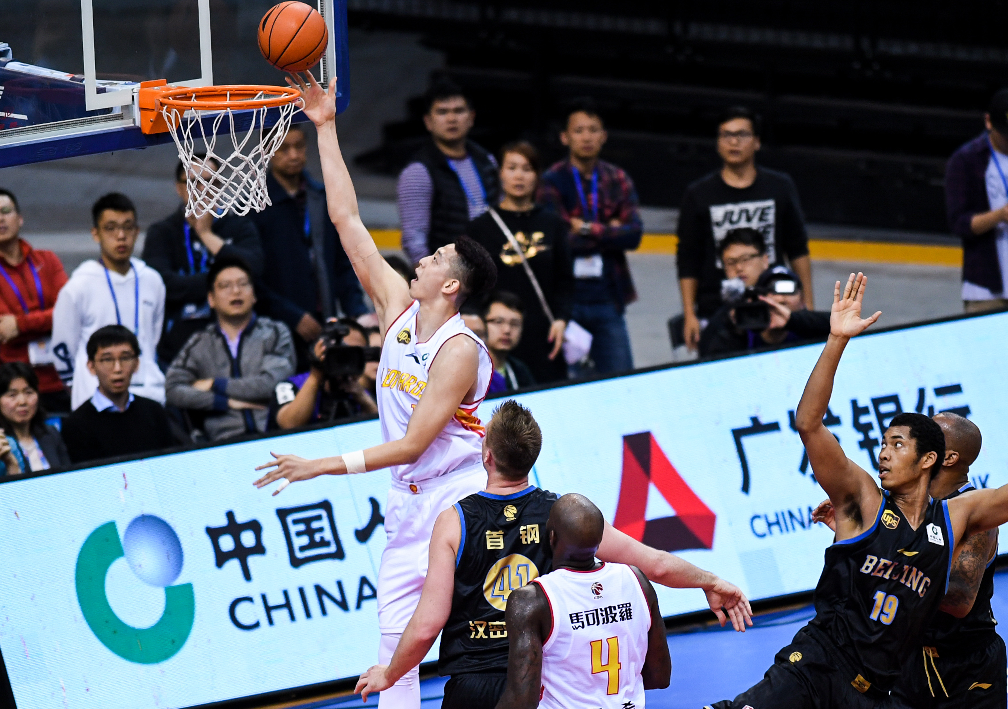 德天空：多特加入对16岁新星菲林的争夺，曼联也在竞争中