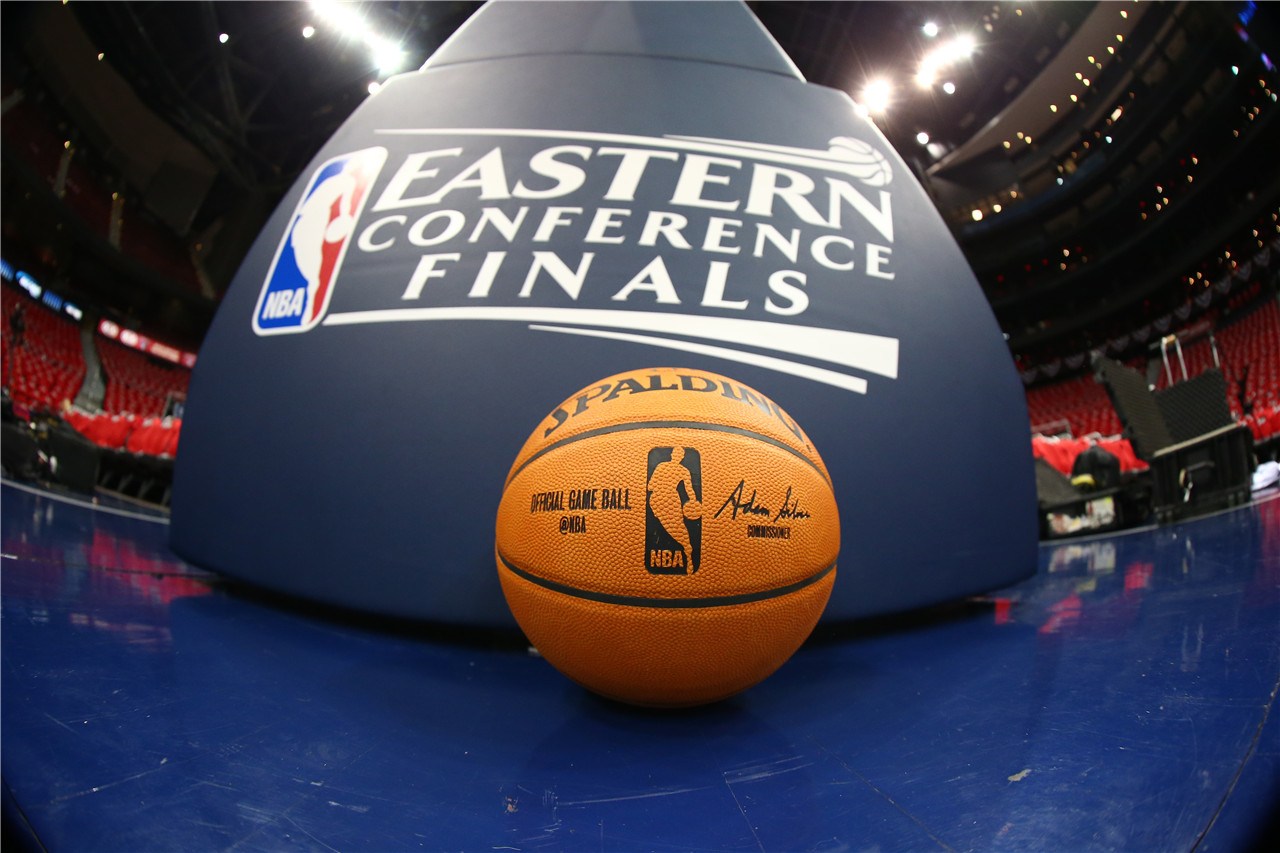 弗罗因德：磁卡在场上对我们不可或缺；对目前的阵容非常满意